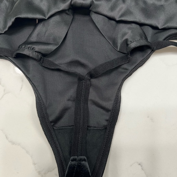 New Victoria’s Secret Very Sexy Thong - Picture 2 of 7